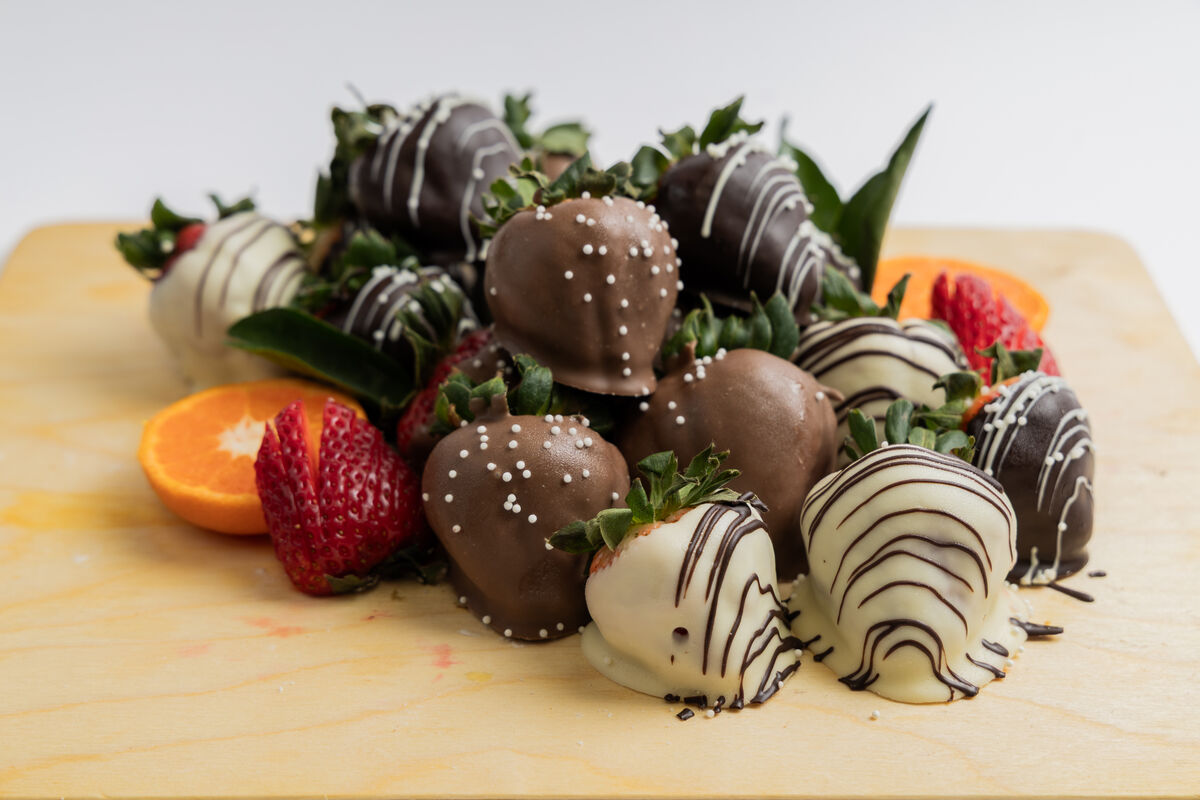 Fraises fraîches nappées au chocolat