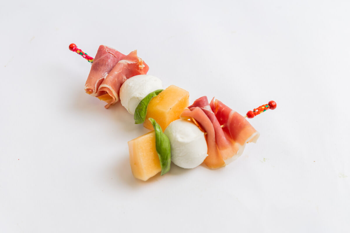 Mini brochette de prosciutto, melon et bocconcini