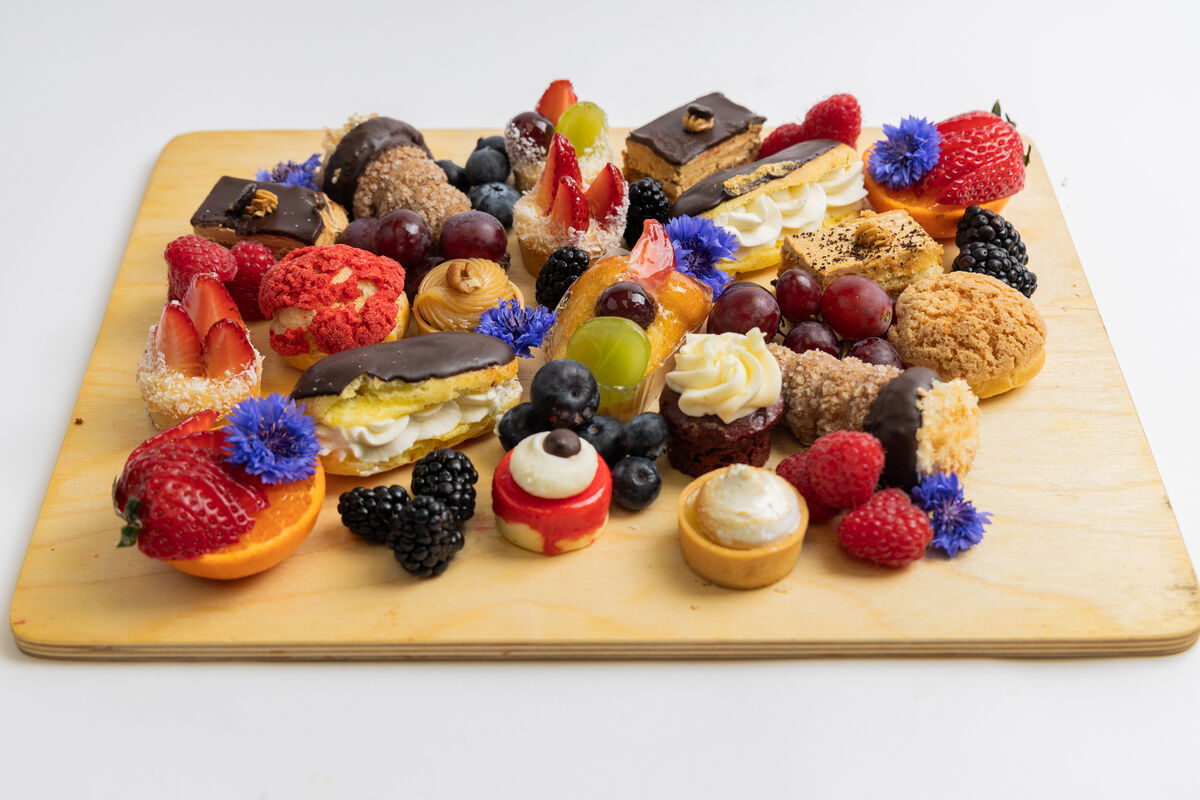 Plateau de mini pâtisseries assorties