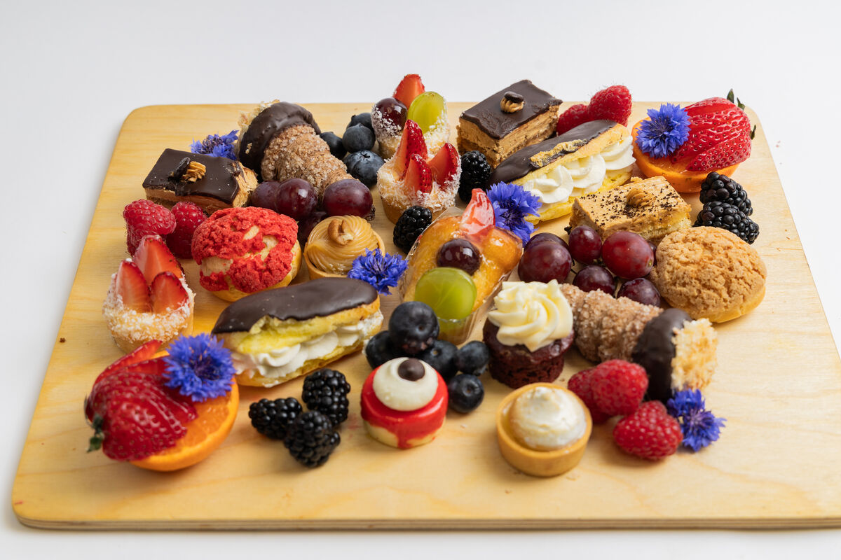 Plateau de mini pâtisseries assorties