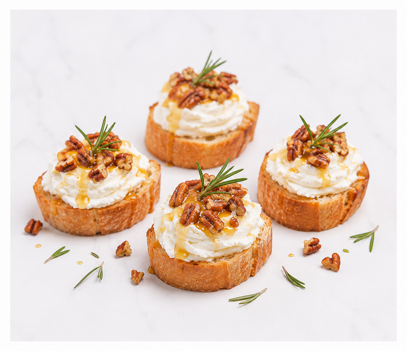 Crostini avec ricotta montée, pacanes, miel et romarin
